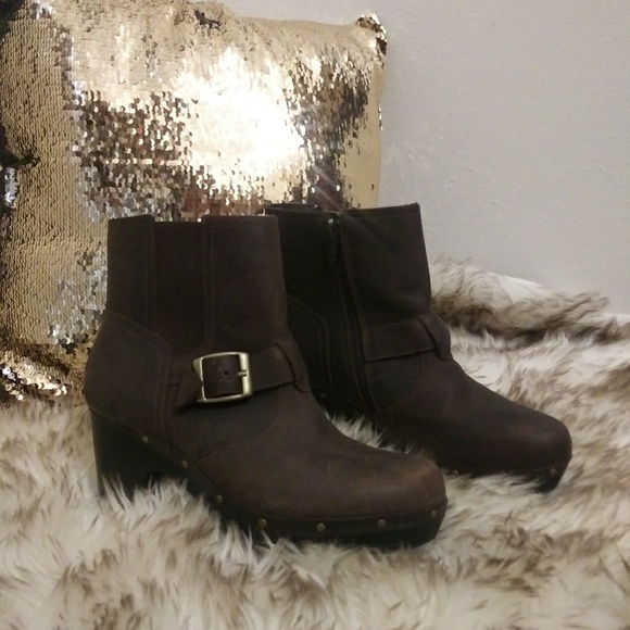Clarks Shoes - Clarks brown leather booties